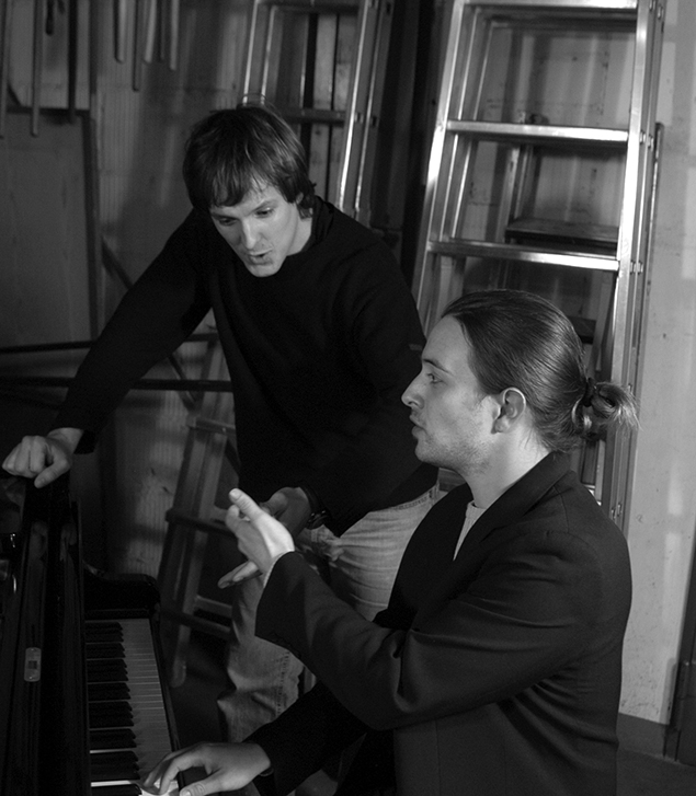 Allem Anfang wohnt ein Zauber inne: Dennis Martin und Peter Scholz wagen „Bonifatius“ (2004)
