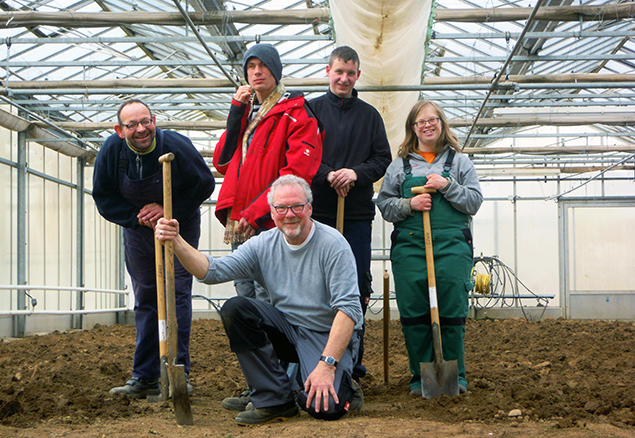 Die es mit dem Spaten taten (links nach rechts): Klaus-Dieter Trettau, Stefan Ritz, Jo Weisenborn, Frank Kress, Julia Geiger